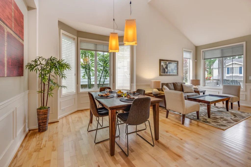 Oak hardwood floor with dining set